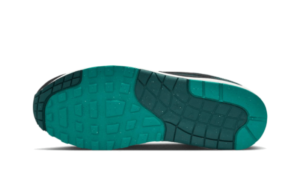 Nike Air Max 1 Liverpool Lebron James - FB8914-100 - 3